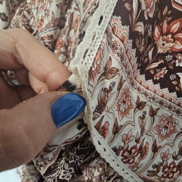 Petal and Pup Boho Sz8 Hippie 70s Vibe blouse w Tassles. Floral. Lace Accents. - Picture 14 of 14